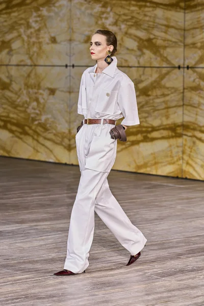 Look 3